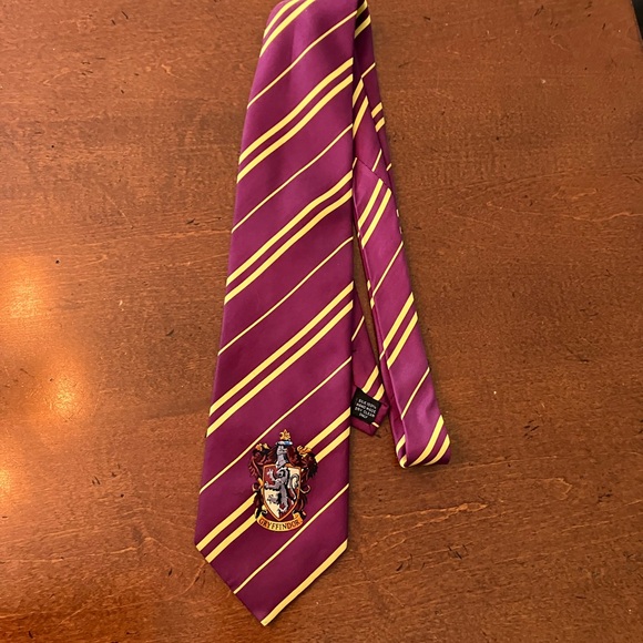 EUC Harry Potter Gryffindor Silk Tie - Picture 3 of 4